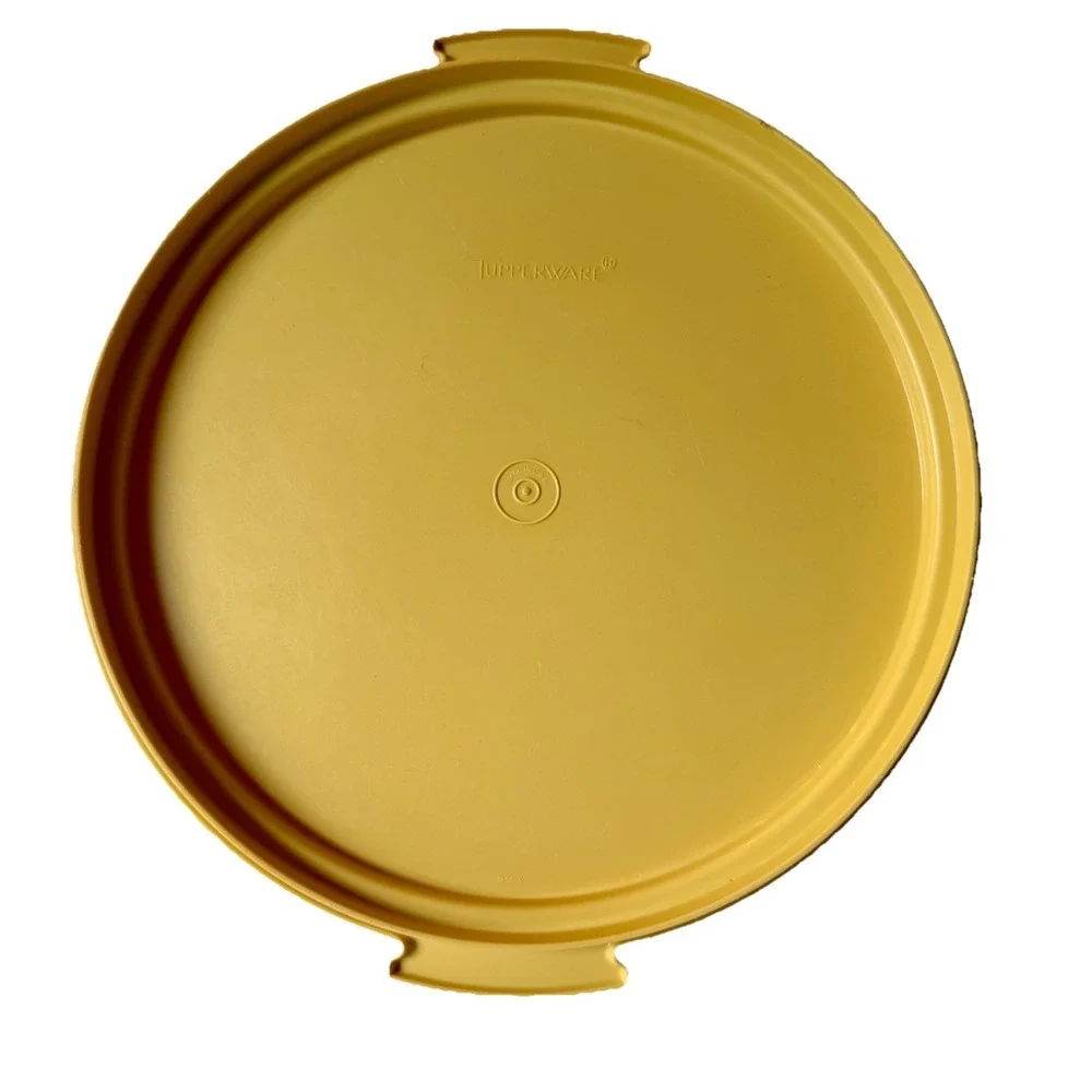 Tupperware vintage layers